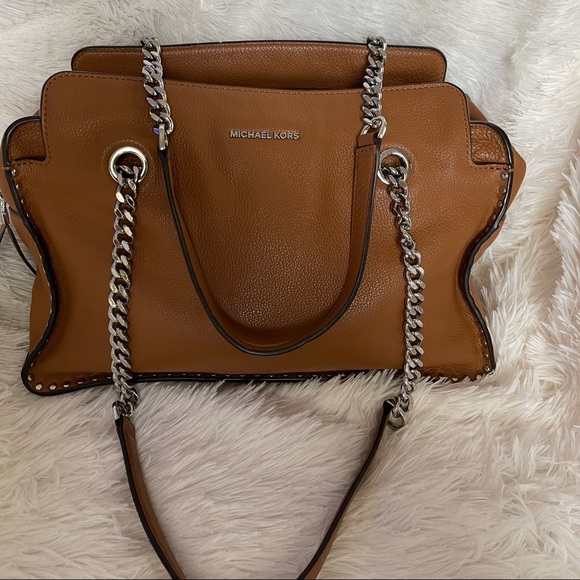 Michael kors ,softly structured leather shoulder bag/ signature hardware - Picture 10 of 10